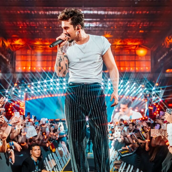 Luan Santana esgota ingressos da arquibancada para show da turnê da “Registro Histórico” em Salvador
