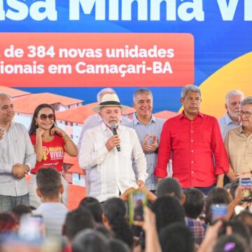 ‘Nas eleições é fundamental que o voto seja baseado na verdade, em pessoas reais’, diz Lula ao falar sobre IA em evento na BA