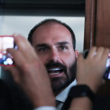 PGR pede condenação de Eduardo Bolsonaro por coação