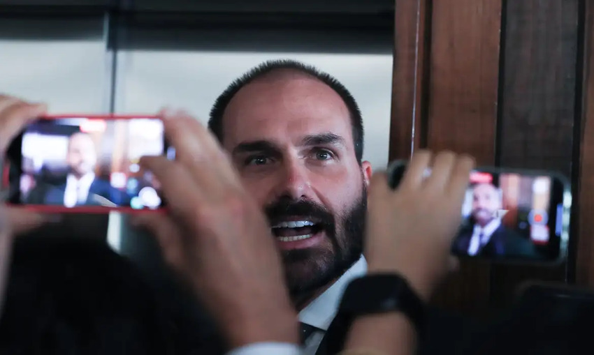 PGR pede condenação de Eduardo Bolsonaro por coação