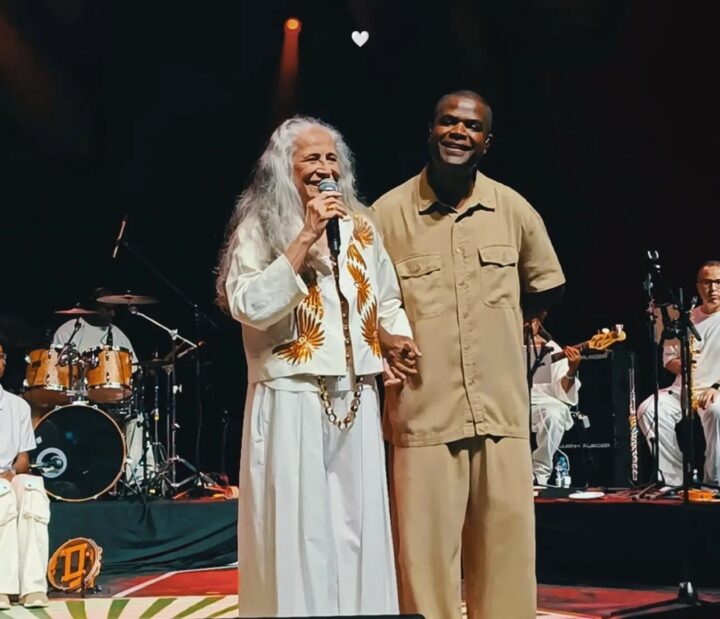 Maria Bethânia participa de roda de samba de Pretinho da Serrinha no Rio