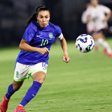 Marta volta à seleção brasileira para dois amistosos contra EUA