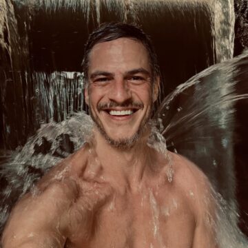 Solteiro, Mateus Solano brinca sobre assédio masculino: ‘Ainda não sou gay’
