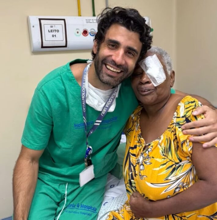 Médico baiano viraliza após receber presente de paciente: ‘Mais lindo do hospital’