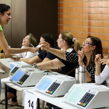 Projeto propõe meia-entrada para quem trabalhar nas eleições na Bahia