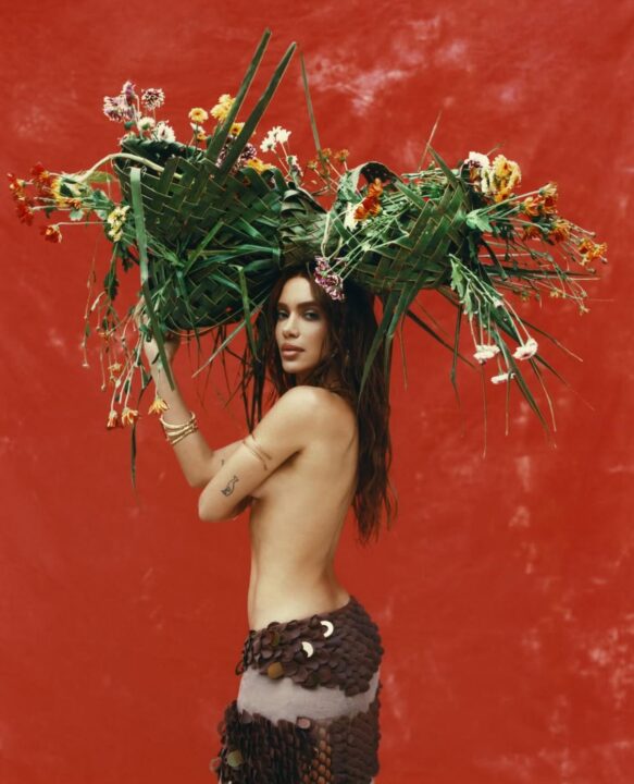 Anitta anuncia nova turnê e confirma show em Salvador