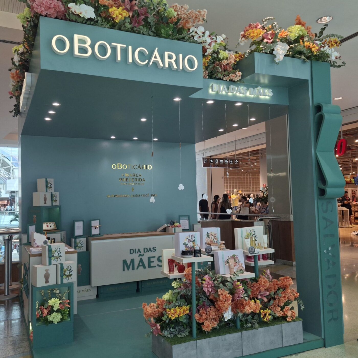 O Boticário promove ativação de Dia das Mães com brindes em shopping de Salvador