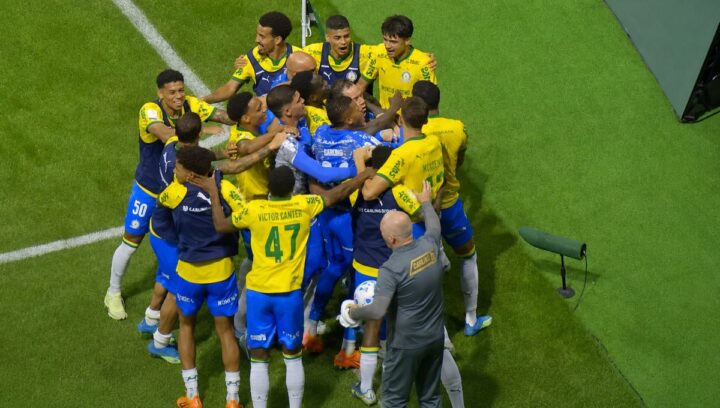 Palmeiras segura pressão, vence Chape e segue líder do Brasileirão; veja melhores momentos