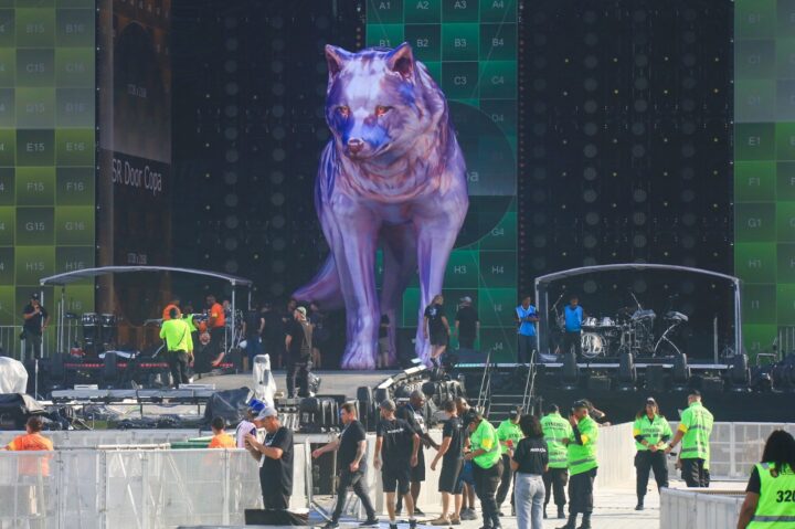 Veja como está o palco do show de Shakira em Copacabana; estrutura impressiona