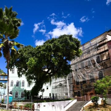 Praça no Pelourinho passa por requalificação em 10 prédios e 14 fachadas