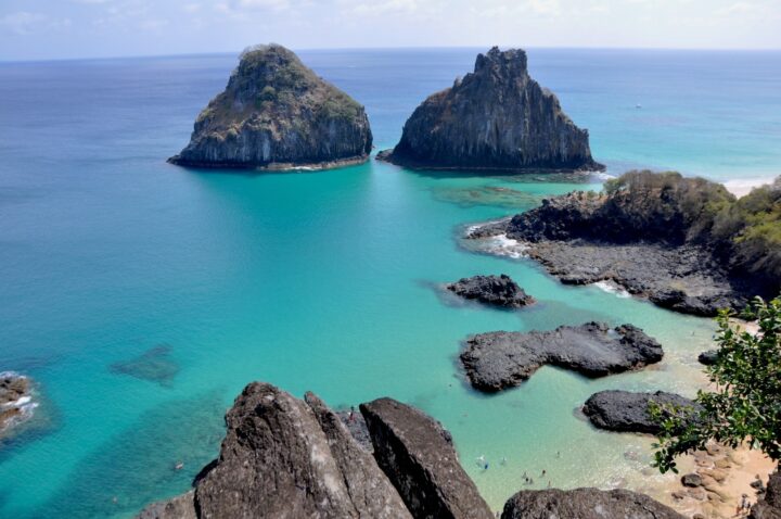 Brasil tem duas praias entre as 50 melhores do mundo; veja quais