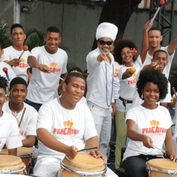 Projeto criado por Carlinhos Brown já ajudou mais de 10 mil pessoas em 30 anos; conheça a Pracatum