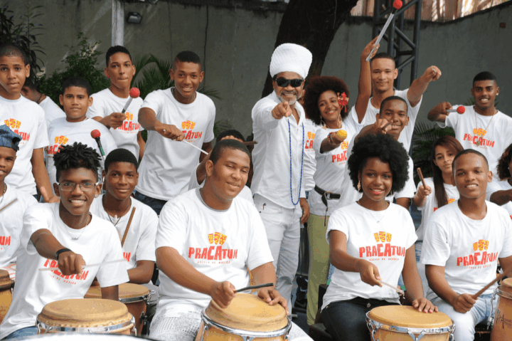 Projeto criado por Carlinhos Brown em Salvador já impactou mais de 10 mil pessoas em 30 anos; conheça a Pracatum