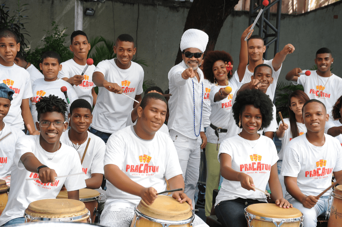 Projeto criado por Carlinhos Brown já ajudou mais de 10 mil pessoas em 30 anos; conheça a Pracatum