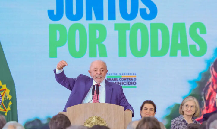 Lula assina decreto que aumenta responsabilidade de big techs sobre conteúdos criminosos