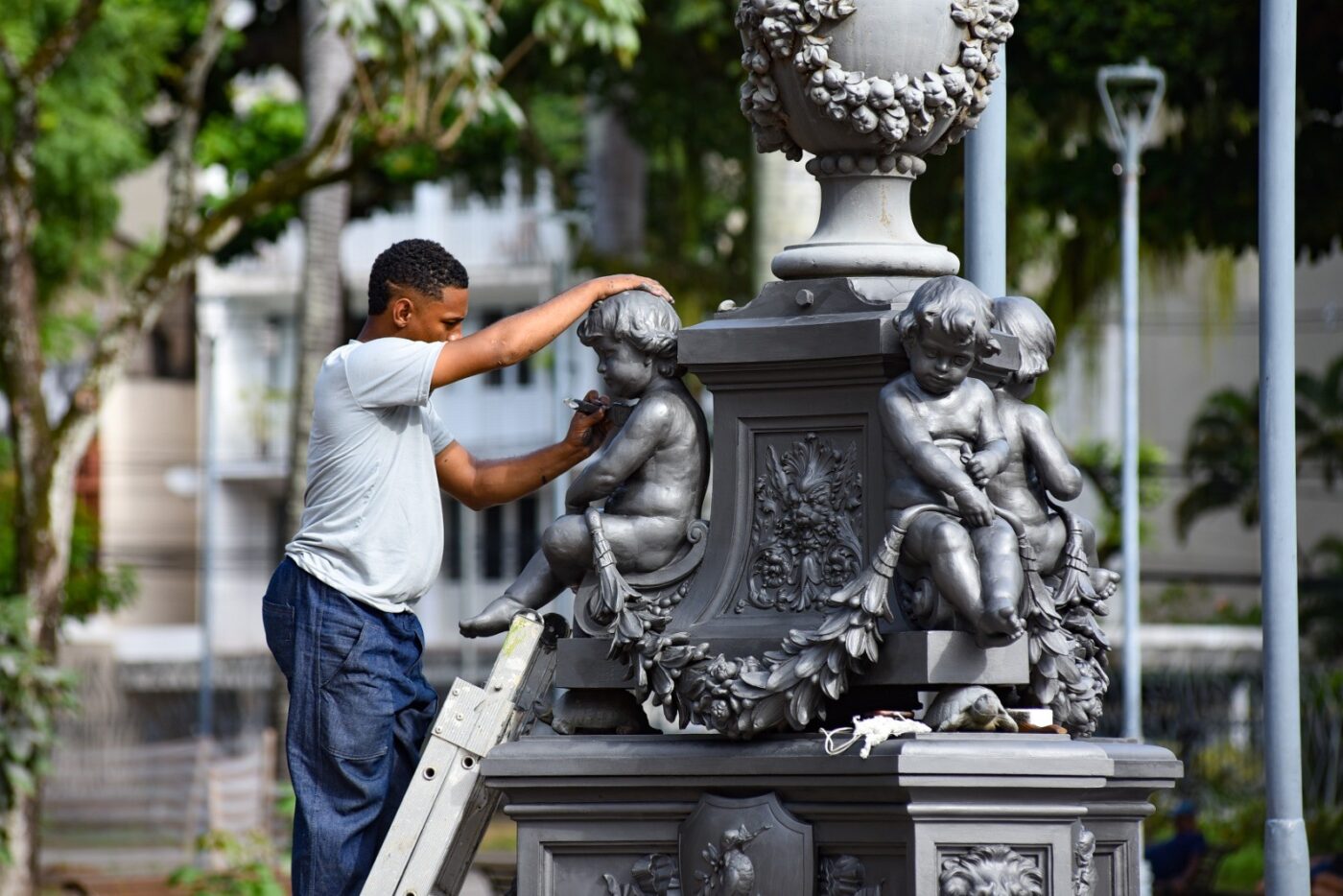 Restauração de monumentos em Salvador envolve técnicas especiais de limpeza e proteção das peças