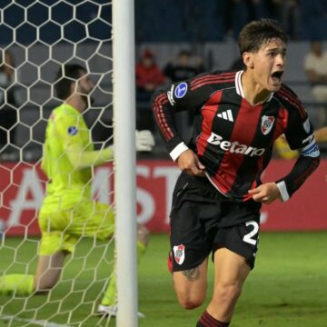 Bragantino perde para o River Plate no fim e se complica na Sul-Americana; veja melhores momentos