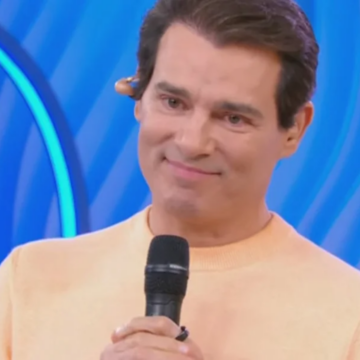 Celso Portiolli revela último áudio de Silvio Santos e se emociona ao vivo