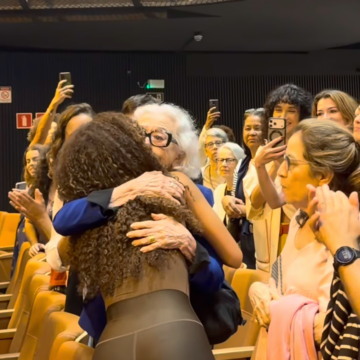 “Espetáculo complexo e exigente”: Fernanda Montenegro emociona Taís Araujo com elogio