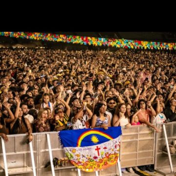 João Gomes leva clima de São João brasileiro a festa em Portugal
