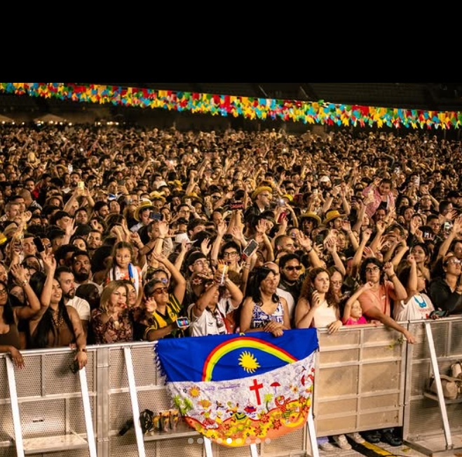 João Gomes leva clima de São João brasileiro a festa em Portugal