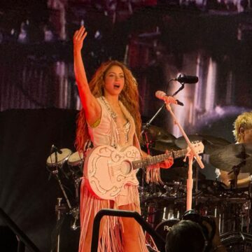Em tempo real: veja fotos do show de Shakira em Copacabana