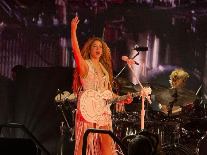 Em tempo real: veja fotos do show de Shakira em Copacabana
