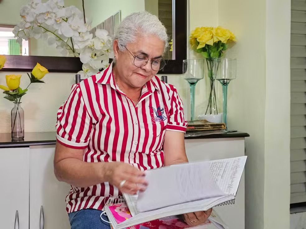 Baiana volta a estudar após 40 anos e entra na universidade aos 65: ‘Nunca é tarde para recomeçar’