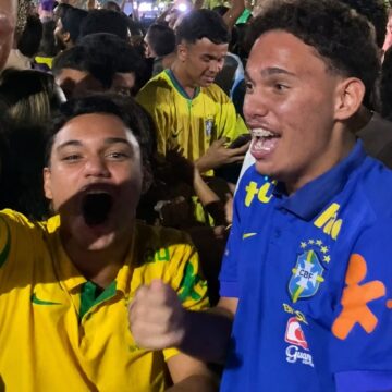VÍDEO: Torcida festeja convocação de Neymar do lado de fora do Museu do Amanhã