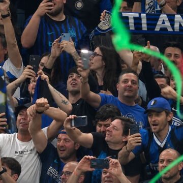 Inter de Milão vence o Parma e confirma título italiano no San Siro; veja gols