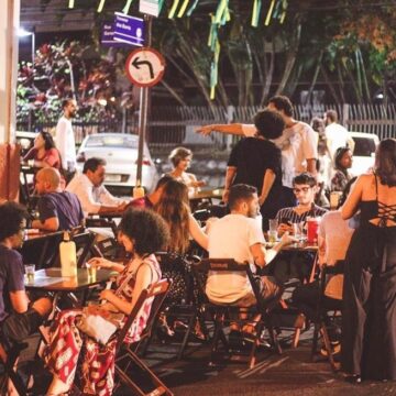 Pesquisa aponta que 7 em cada 10 brasileiros pretendem assistir aos jogos da Copa fora de casa