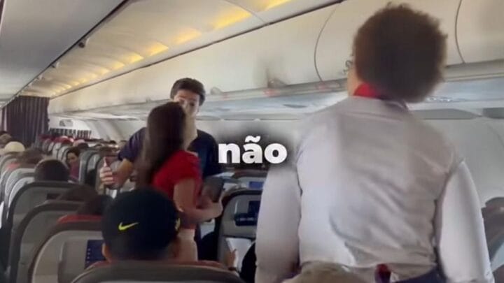 VÍDEO: Pastora mirim de 10 anos viraliza após tentar pregar em avião