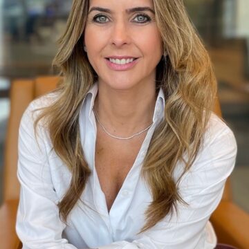 Câmara entrega Medalha Thomé de Souza à executiva Vanessa Gordilho