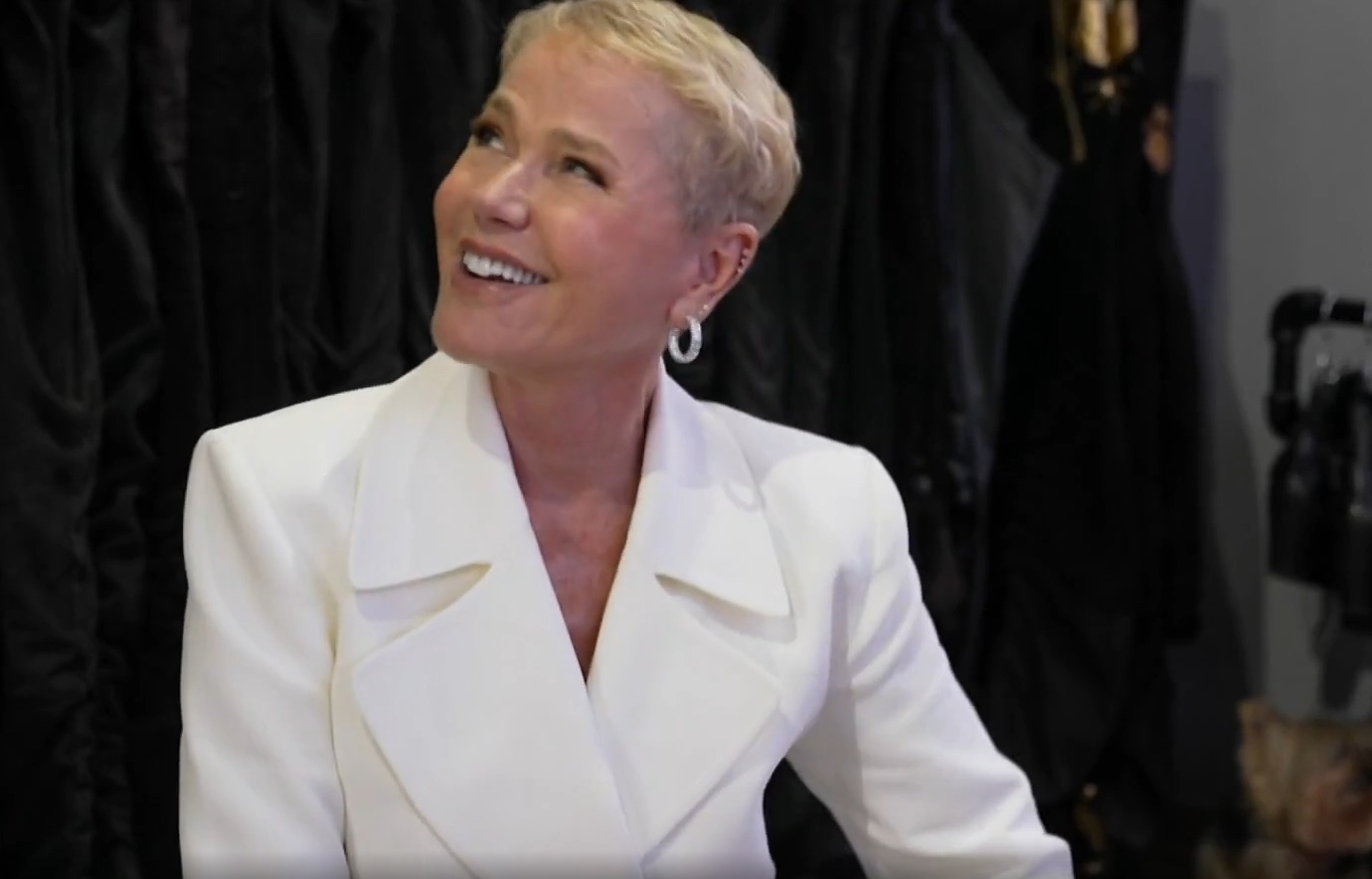 Nova turnê de Xuxa terá nave que passará perto do público no show: ‘Voo enlouquecedor’