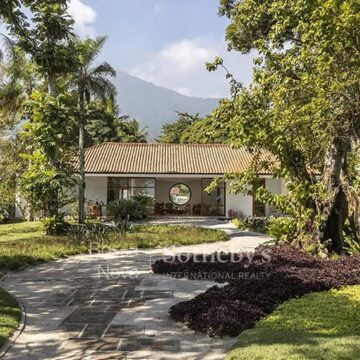 Imóvel assinado por Oscar Niemeyer e Burle Marx é colocado à venda por R$ 15,7 milhões em litoral de SP
