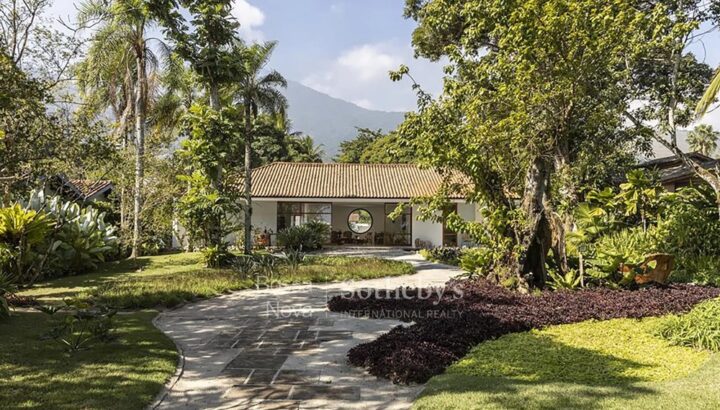 Imóvel assinado por Oscar Niemeyer e Burle Marx é colocado à venda por R$ 15,7 milhões em litoral de SP