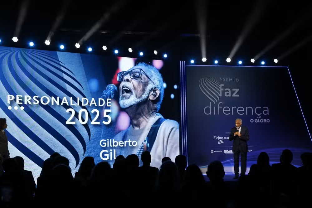Coral juvenil faz tributo e surpreende Gilberto Gil em cerimônia no Rio de Janeiro; veja vídeo