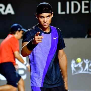 Brasileiro Guto Miguel avança à final juvenil de Roland Garros e tenta feito inédito para o país