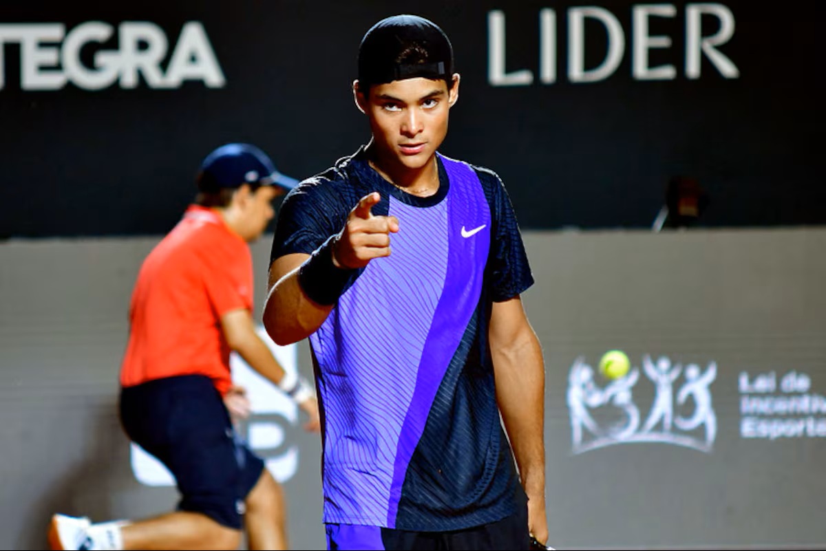Brasileiro Guto Miguel avança à final juvenil de Roland Garros e tenta feito inédito para o país