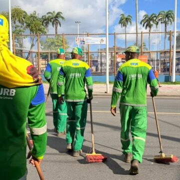Coleta de lixo volta ao normal em Salvador após acordo com trabalhadores