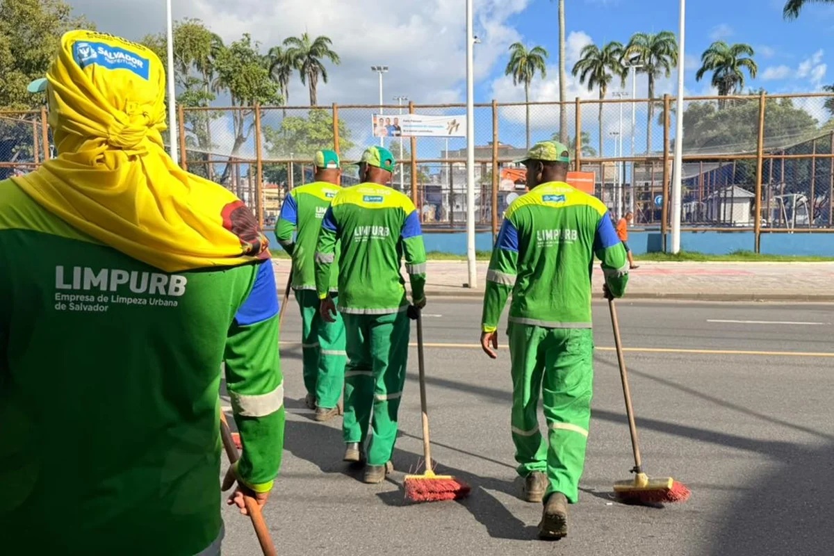 Coleta de lixo volta ao normal em Salvador após acordo com trabalhadores