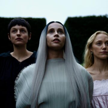Fantasia inspirada em “As Mil e Uma Noites” surpreende com romance queer e visual exuberante