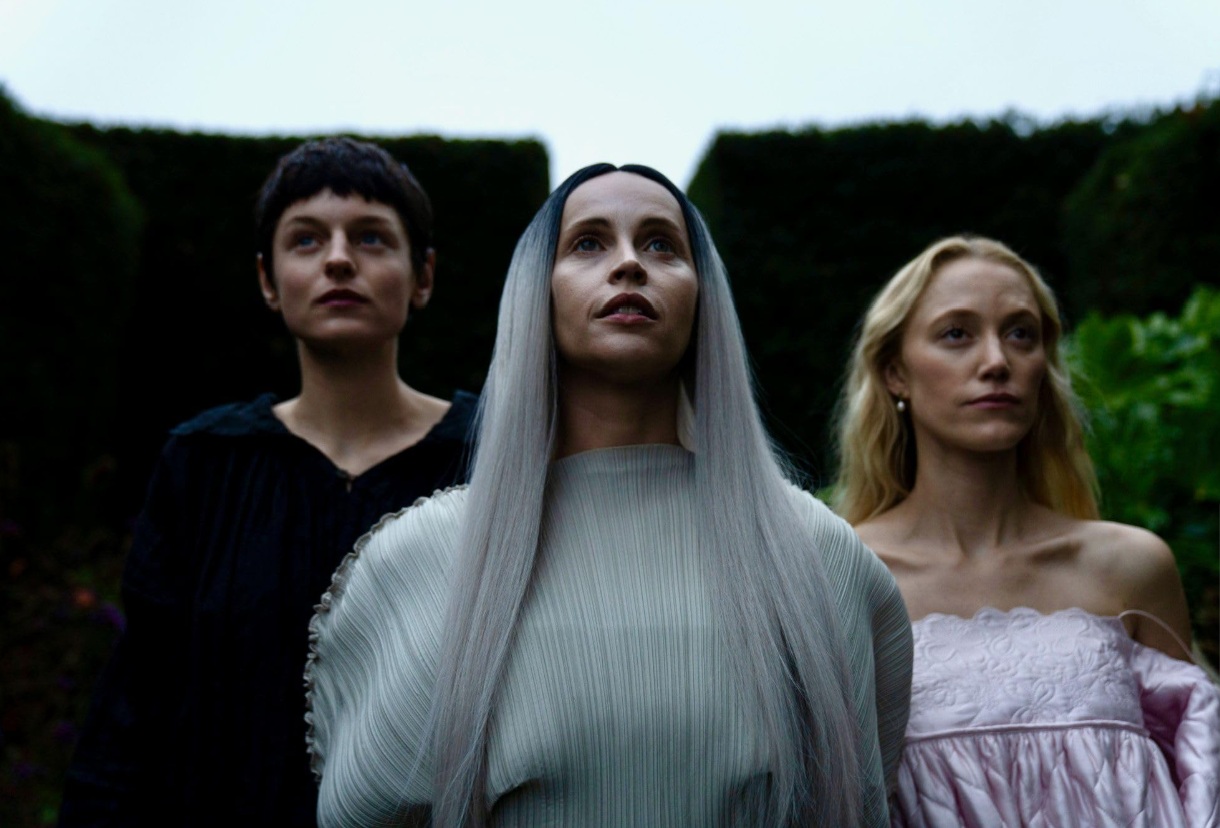 Fantasia inspirada em “As Mil e Uma Noites” surpreende com romance queer e visual exuberante