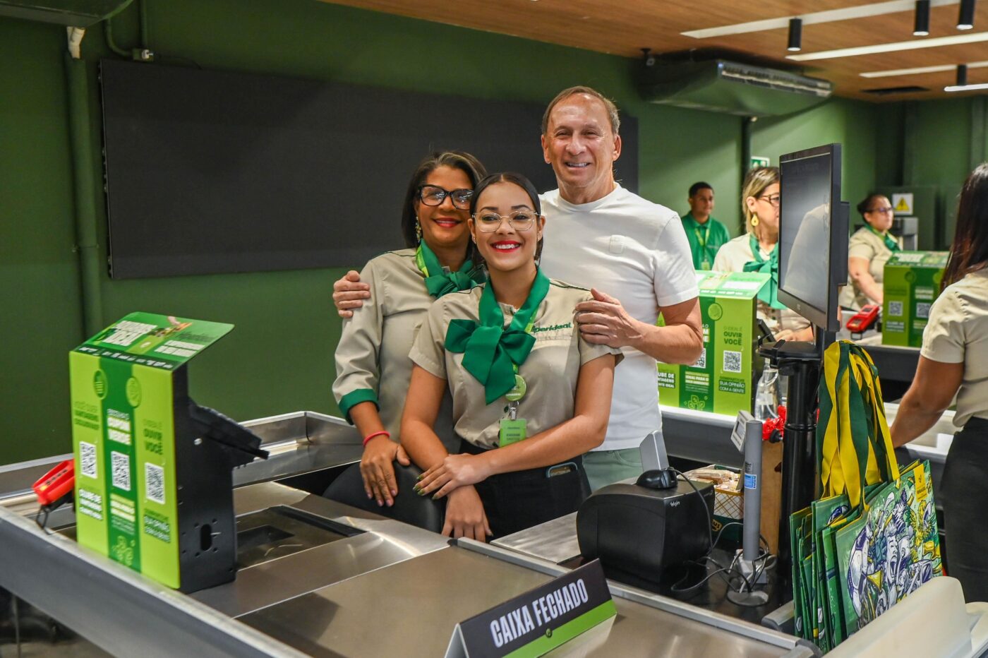 Mônica Santos, Kauane Araújo e João Gualberto