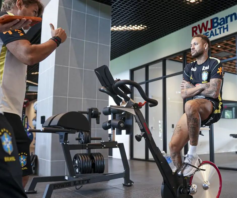 Neymar faz novo exame e segue sem treinar na seleção brasileira