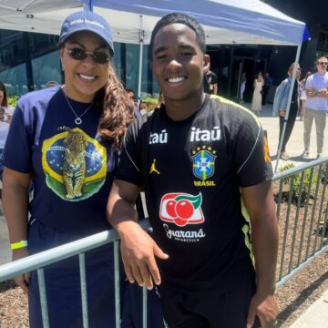 Mãe de Endrick acompanha treino da Seleção nos EUA e celebra reencontro com o filho