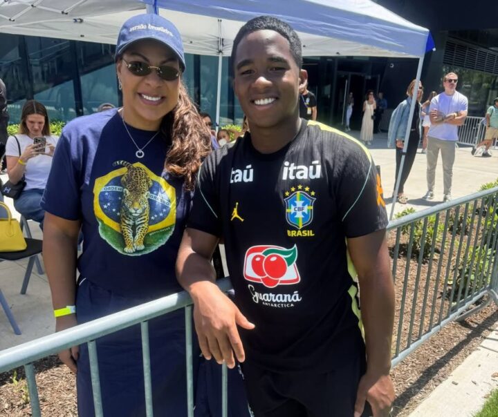 Mãe de Endrick acompanha treino da Seleção nos EUA e celebra reencontro com o filho