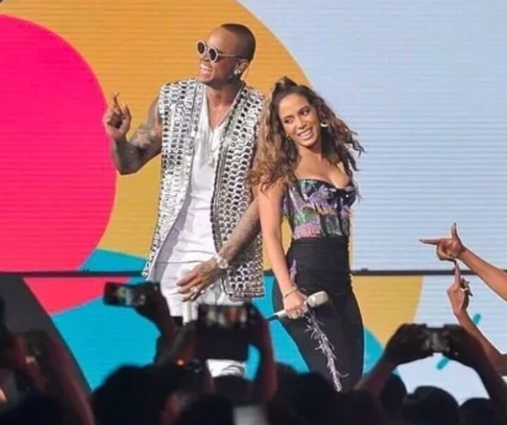 Léo Santana revela que Anitta fez ponte com Shakira para música da Copa do Mundo