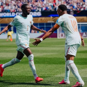 França goleia Noruega por 4 a 1 e termina em primeiro no Grupo I da Copa