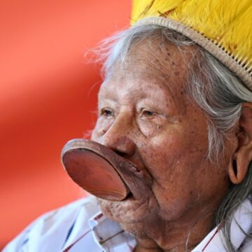 Aos 94 anos, Cacique Raoni é transferido para São Paulo após ser internado em estado grave